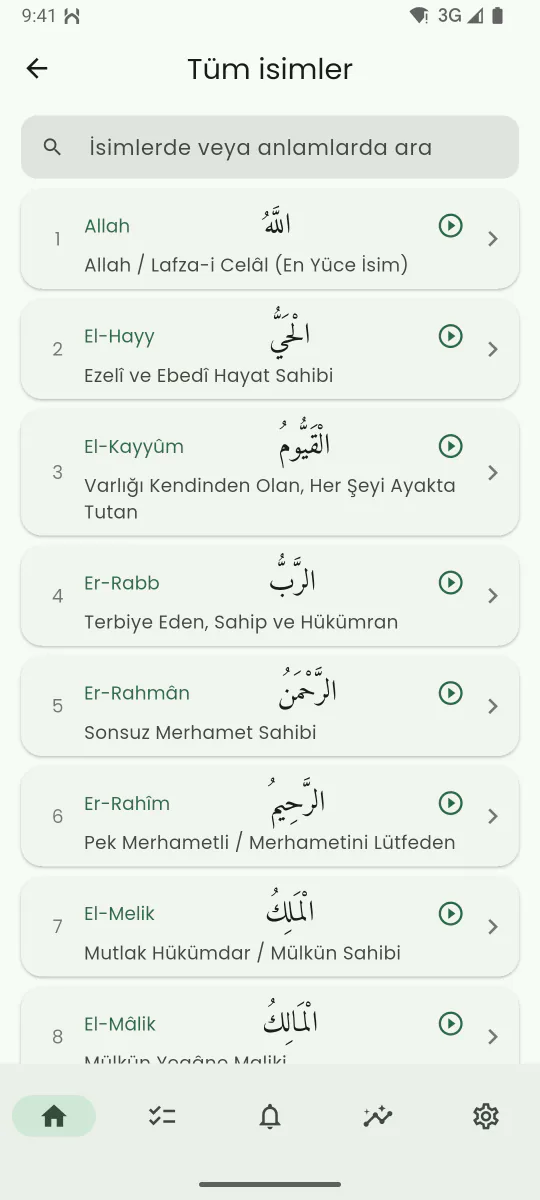 Esmaü'l-Hüsna ekranı: bir isim, anlamı, açıklaması ve okunuşunu dinlemek için oynat düğmesi